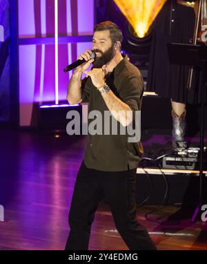 Nashville, USA. September 2024. Jordan Davis tritt am 21. August 2024 in Nashville, Tennessee, an der 17. Academy of Country Music Honors im Ryman Auditorium auf. (Foto: Amiee Stubbs/imageSPACE) Credit: Imagespace/Alamy Live News Stockfoto