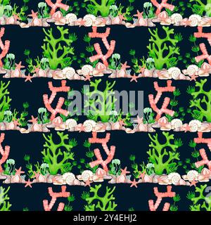 Hand gezeichnete Aquarellkorallen und Muscheln nahtloses Muster isoliert auf dunkelblauem Hintergrund. Marine Illustrationen können für Textilien, Gewebe und wra verwendet werden Stockfoto