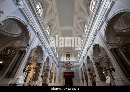 PALERMO, ITALIEN, 15. JUNI 2023 - das Innere der Kathedrale von Palermo oder des Duomo, die der Heiligen Jungfrau Maria der Himmelfahrt gewidmet ist, Palermo, Italien Stockfoto