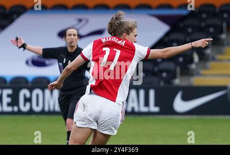 Foto vom 13.11.2021 von Arsenals Vivianne Miedema feiert das erste Tor ihrer Mannschaft. 22: Der Rekord für Tore in einer WSL-Saison von Vivianne Miedema für Arsenal 2018-19 und Rachel Daly für Aston Villa 2022. Die Stadt Khadija Shaw war in der letzten Saison nur eins vom Rekord. Ausgabedatum: Mittwoch, 18. September 2024. Stockfoto