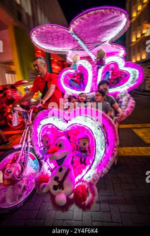 Jonker Street in Chinatown in Melaka während der chinesischen Neujahrsnacht Stockfoto