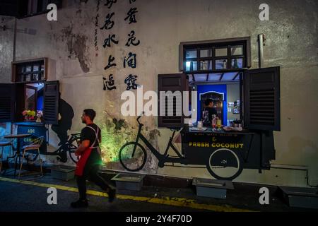 Wunderschöne nächtliche Landschaft entlang des Flusses Malacca (Sungai Melaka). Stockfoto