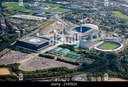 Ein Luftbild des Etihad Stadions und Co-op Live im Osten von Manchester, Nordwesten Englands, Großbritannien Stockfoto