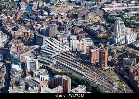 Eine Drohnenaufnahme von Leeds Central Railway Station, City Centre, West Yorkshire, Nordengland, Großbritannien Stockfoto