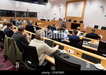 Brüssel, Belgien September 2024. Dieses Bild zeigt eine Sitzung der Wirtschaftskommission der Kammer im bundesparlament am Mittwoch, den 18. September 2024, in Brüssel. In dieser Sitzung wird die Wirtschaftskommission der Kammer die Arbeiten zur Audi Brüssel-Frage fortsetzen. BELGA FOTO NICOLAS MAETERLINCK Credit: Belga News Agency/Alamy Live News Stockfoto