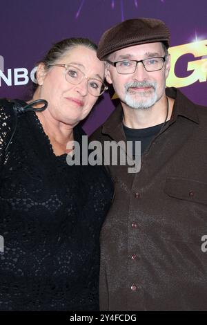 Pasadena, USA. September 2024. LOS ANGELES - 17. September: Angie Vanowen, Richard Goodall bei den America's Got Talent Final Performances Red Carpet im Hotel Dena am 17. September 2024 in Pasadena, KALIFORNIEN (Foto: Katrina Jordan/SIPA USA) Credit: SIPA USA/Alamy Live News Stockfoto