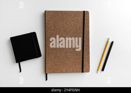 Minimalistisches Notebook- und Schreibwarenset Stockfoto