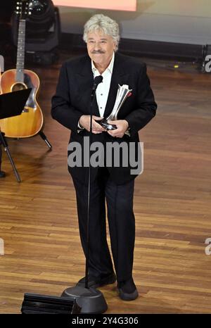 Nashville, USA. September 2024. Tony Orlando war auf der Bühne der 17. ACM Honors, die am 21. August 2024 im Ryman Auditorium in Nashville stattfanden. © Tammie Arroyo/AFF-USA.com Credit: AFF/Alamy Live News Stockfoto