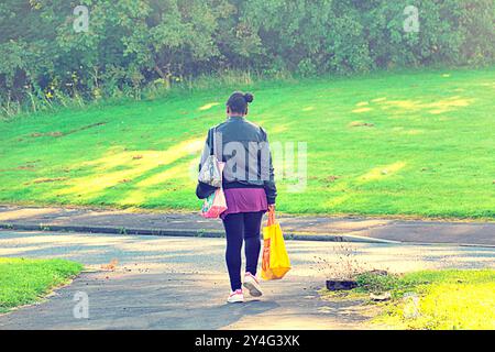 Glasgow, Schottland, Großbritannien. 18. September 2024. Wetter in Großbritannien: Sonnig und warm, wenn der Sommer zurückkehrt. Credit Gerard Ferry/Alamy Live News Stockfoto