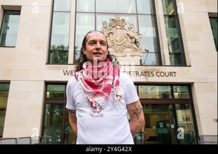 London, England, Großbritannien. September 2024. RICHARD BARNARD, Mitbegründer von Palestine Action, verlässt den Westminster Magistrates' Court nach seiner Verhandlung zu terroristischen Anschuldigungen im Zusammenhang mit Protesten in Manchester und Bradford im Oktober 2023. (Kreditbild: © Thomas Krych/ZUMA Press Wire) NUR REDAKTIONELLE VERWENDUNG! Nicht für kommerzielle ZWECKE! Stockfoto