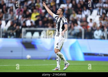 Turin, Italien. September 2024. Federico Gatti vom Juventus FC Gesten während des Fußballspiels der UEFA Champions League zwischen Juventus FC und PSV Eindhoven im Allianz Stadium am 17. September 2024 in Turin (Italien) Credit: Marco Canoniero/Alamy Live News Stockfoto