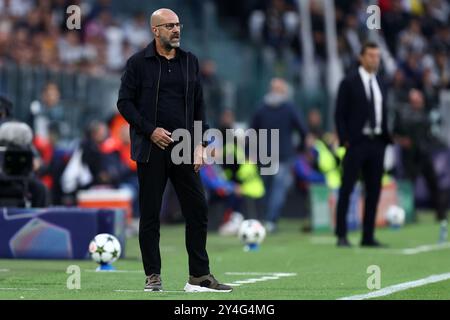 Turin, Italien. September 2024. Peter Bosz, Cheftrainer des PSV Eindhoven, sieht sich beim UEFA Champions League-Fußballspiel zwischen Juventus FC und PSV Eindhoven am 17. September 2024 in Turin, Italien, beim Allianz-Stadion an. Credit: Marco Canoniero/Alamy Live News Stockfoto