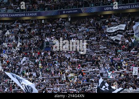 Turin, Italien. September 2024. Fans von Juventus FC während des Fußballspiels der UEFA Champions League zwischen Juventus FC und PSV Eindhoven im Allianz Stadium am 17. September 2024 in Turin (Italien) Credit: Marco Canoniero/Alamy Live News Stockfoto