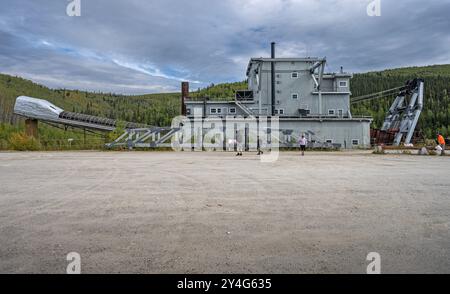 Dawson City, Yukon, Kanada – 27. August 2024: Außenansicht des historischen Dredge Number 4 am Bonanza Creek Stockfoto