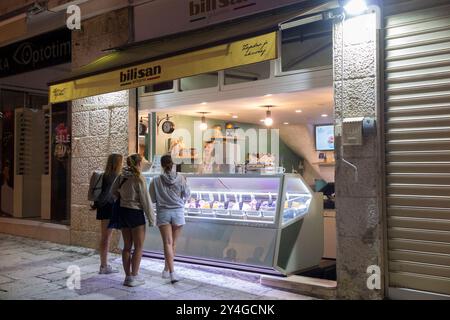 Bilisan Gelateria. Eis / Eis / Eisdiele beliebt bei Touristen in einem Einzelhandelsgebäude / Geschäft auf Nigerova Ulica, Split. Kroatien. (138) Stockfoto