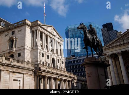 London, Großbritannien. September 2024. Die Bank of England in der Threadneedle Street. Sie wird am 19. September eine Ankündigung über die Zinssätze machen, wobei die Inflation bei 2,2 % bleibt, es besteht eine Chance, dass die Zinssätze gleich bleiben. Die Bank of England wird voraussichtlich bei 5 % halten, wenn sie ihre Ankündigung am 19. September macht. Quelle: Karl Black/Alamy Live News Stockfoto
