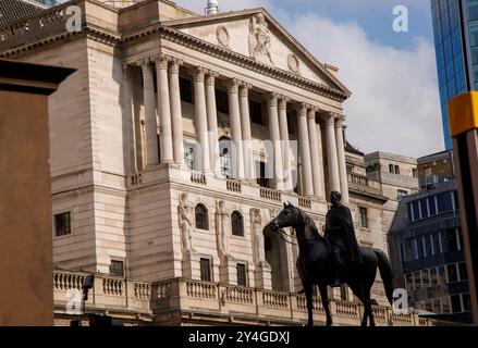 London, Großbritannien. September 2024. Die Bank of England in der Threadneedle Street. Sie wird am 19. September eine Ankündigung über die Zinssätze machen, wobei die Inflation bei 2,2 % bleibt, es besteht eine Chance, dass die Zinssätze gleich bleiben. Die Bank of England wird voraussichtlich bei 5 % halten, wenn sie ihre Ankündigung am 19. September macht. Quelle: Karl Black/Alamy Live News Stockfoto