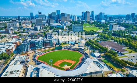 Nashville Baseball Stadium und Skyline am sonnigen Tag aus der Vogelperspektive Stockfoto