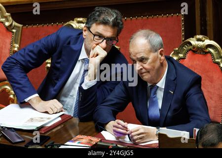 Roma, Italien. September 2024. IL ministro dell'Economia Giancarlo Giorgetti e il ministro per gli Affari regionali Roberto Calderoli durante l'interpellanza sull'Autonomia differenziata nell'aula del Senato a Roma, Mercoled&#xec;, 18 Settembre 2024 (Foto Roberto Monaldo/LaPresse 2024 Stockfoto