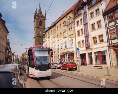 Erfurt, Deutschland - 21. Mai 2023: Blick auf die Stadt erfurt und den öffentlichen Nahverkehr, die Hauptstadt und größte Stadt des mitteldeutschen Bundesstaates Thuringi Stockfoto