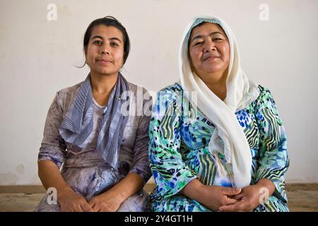 Usbekistan, Kokand, Khudayarkhans Palast, Frauen Stockfoto