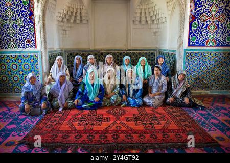 Usbekistan, Kokand, Frauen im Khudayarkhans palace Stockfoto