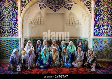 Usbekistan, Kokand, Frauen im Khudayarkhans palace Stockfoto