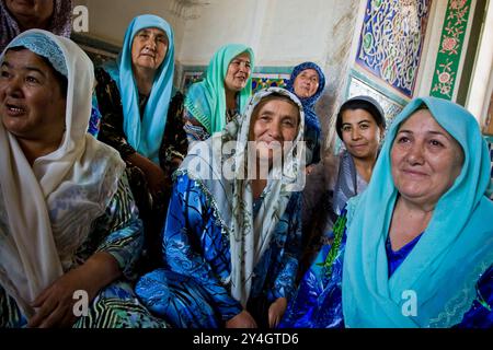 Usbekistan, Kokand, Frauen im Khudayarkhans palace Stockfoto