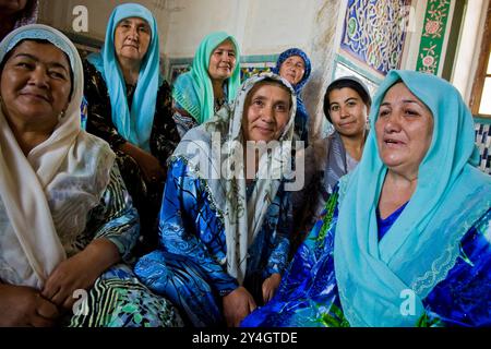 Usbekistan, Kokand, Frauen im Khudayarkhans palace Stockfoto