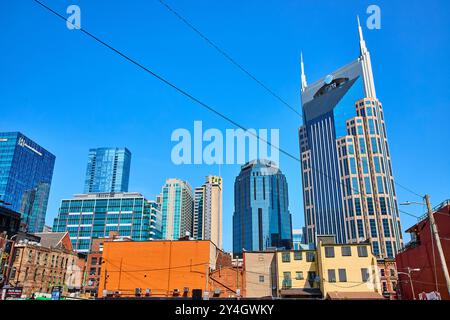 Skyline von Nashville mit modernen Wolkenkratzern aus der Low-Angle-Perspektive Stockfoto