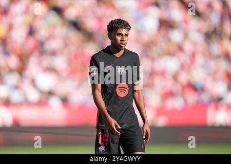 Girona, Spanien. September 2024. Lamine Yamal vom FC Barcelona während des La Liga EA Sports Matches zwischen Girona FC und FC Barcelona spielte am 15. September 2024 im Montilivi Stadion in Girona, Spanien. (Foto: Bagu Blanco/PRESSINPHOTO) Credit: PRESSINPHOTO SPORTS AGENCY/Alamy Live News Stockfoto