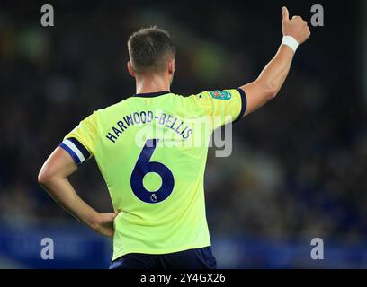 Goodison Park, Liverpool, Großbritannien. September 2024. Carabao Cup Third Round Football, Everton gegen Southampton; Taylor Harwood-Bellis aus Southampton gibt seinen Teamkollegen einen Daumen nach oben Credit: Action Plus Sports/Alamy Live News Stockfoto