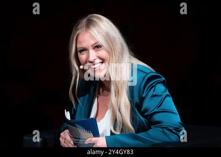 Oberhausen, Deutschland. September 2024. Moderatorin Jessica ENZMINGER, Porträt, Porträt, zugeschnittenes Einzelbild, einzelnes Motiv, Vorstellung des neuen Programms für das Metronom Theater Oberhausen, Metronom Theater Oberhausen am 18. September 2024, Credit: dpa/Alamy Live News Stockfoto