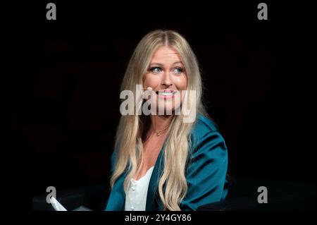 Oberhausen, Deutschland. September 2024. Moderatorin Jessica ENZMINGER, Porträt, Porträt, zugeschnittenes Einzelbild, einzelnes Motiv, Vorstellung des neuen Programms für das Metronom Theater Oberhausen, Metronom Theater Oberhausen am 18. September 2024, Credit: dpa/Alamy Live News Stockfoto