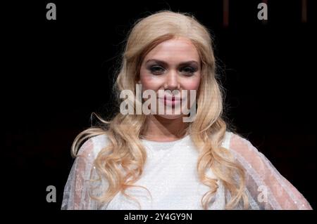 Oberhausen, Deutschland. September 2024. Marie WEGENER, Sängerin, Musikschauspielerin, spielt die Rolle des Engels im Musical THE SPIRIT OF CHRISTMAS, Vorstellung des neuen Programms für das Metronom Theater Oberhausen, Metronom Theater Oberhausen am 18. September 2024, Credit: dpa/Alamy Live News Stockfoto