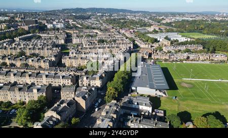 Blick aus der Vogelperspektive auf den Raeburn Place, Heimat des Edinburgh Academicals Rugby-Teams, Stockbridge, Edinburgh. Stockfoto