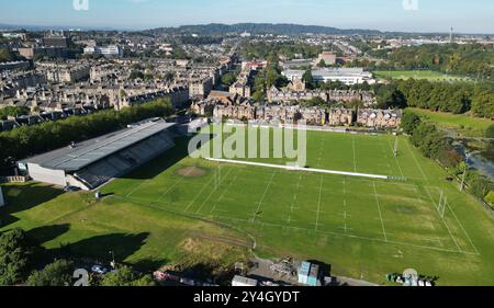 Blick aus der Vogelperspektive auf den Raeburn Place, Heimat des Edinburgh Academicals Rugby-Teams, Stockbridge, Edinburgh. Stockfoto