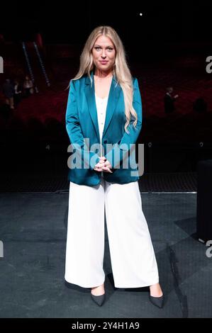 Oberhausen, Deutschland. September 2024. Moderatorin Jessica ENZMINGER, Porträt, Porträt, zugeschnittenes Einzelbild, einzelnes Motiv, Vorstellung des neuen Programms für das Metronom Theater Oberhausen, Metronom Theater Oberhausen am 18. September 2024, Credit: dpa/Alamy Live News Stockfoto