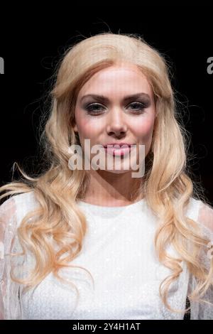 Oberhausen, Deutschland. September 2024. Marie WEGENER, Sängerin, Musikschauspielerin, spielt die Rolle des Engels im Musical THE SPIRIT OF CHRISTMAS, Vorstellung des neuen Programms für das Metronom Theater Oberhausen, Metronom Theater Oberhausen am 18. September 2024, Credit: dpa/Alamy Live News Stockfoto
