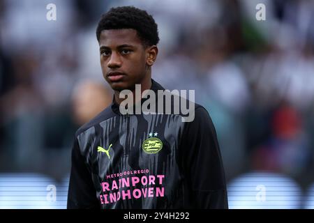 Turin, Italien. September 2024. Michael Anthony Bresser vom PSV Eindhoven während des Aufwärmens vor dem UEFA Champions League-Spiel zwischen Juventus FC und PSV. Quelle: Marco Canoniero/Alamy Live News Stockfoto