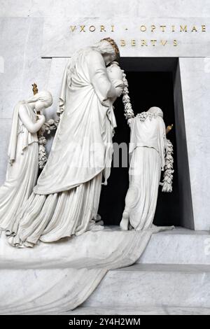 Skulpturen auf der Gedenkstätte Maria Christina, Herzogin von Teschen, in der historischen Augustinerkirche Wiens. Stockfoto