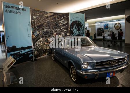 WASHINGTON, DC - Ford Mustang aus dem Jahr 1964 im American History Museum. Das Smithsonian National Museum of American History konzentriert sich auf die United St Stockfoto