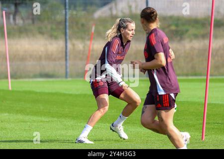 München, Deutschland. September 2024. Linda Sembrant (FC Bayern München, 02), Oeffentliches Training. FC Bayern München Frauen, Fussball, Saison 24/25, 18.09.2024, Foto: Eibner-Pressefoto/Jenni Maul Credit: dpa/Alamy Live News Stockfoto