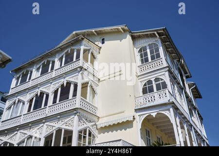 Villa im Stil der Bäderarchitektur, Sassnitz, Insel Rügen, Mecklenburg-Vorpommern, Deutschland Stockfoto