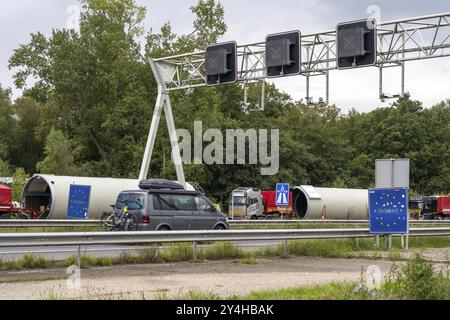 Autobahn A3, Grenzübergang ohne Kontrollen, bei Emmerich Elten, von Deutschland in die Niederlande, Kameras auf der Verkehrsschilderbrücke filmen das Fahrzeug Stockfoto