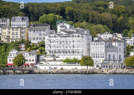 Blick auf die Altstadt von Sassnitz, Hafenstadt auf der Ostseeinsel Rügen, Kurarchitektur, Hotels, Wohnhäuser, Gastronomie, Meckle Stockfoto