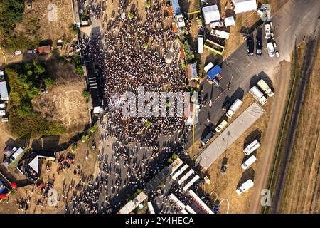 Teilnehmer des PAROOKAVILLE - Electronic Music Festival, Konzertbereich in Weeze im Bundesland Nordrhein-Westfalen, Deutschland, Europa Stockfoto