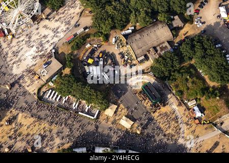 Teilnehmer des PAROOKAVILLE - Electronic Music Festival, Konzertbereich in Weeze im Bundesland Nordrhein-Westfalen, Deutschland, Europa Stockfoto