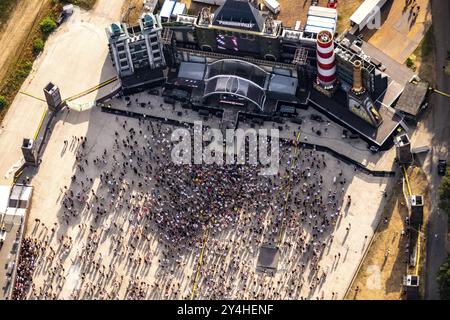 Teilnehmer des PAROOKAVILLE - Electronic Music Festival, Konzertbereich in Weeze im Bundesland Nordrhein-Westfalen, Deutschland, Europa Stockfoto