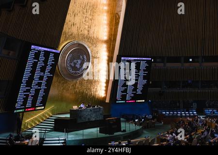 Chicago, Illinois, USA. September 2024. Die UN-Generalversammlung stimmte am 18. September 2024 in New York City über eine palästinensische Resolution ab, die ein Ende der israelischen Besatzung im Gazastreifen und im besetzten Westjordanland forderte. 124 Länder stimmten dafür, 43 enthielten sich der Stimme und 12 dagegen, darunter die Vereinigten Staaten. (Kreditbild: © Laura Brett/ZUMA Press Wire) NUR REDAKTIONELLE VERWENDUNG! Nicht für kommerzielle ZWECKE! Stockfoto